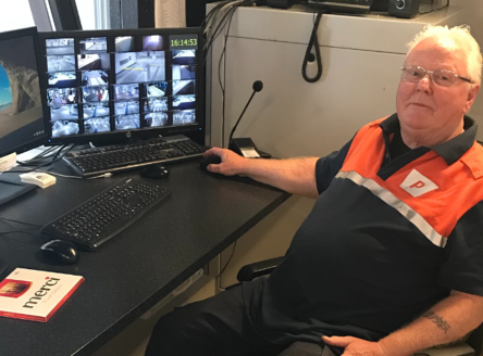 Kees werkt als parkeerbeheerder: “65plus is al jaren een positieve werkgever!”