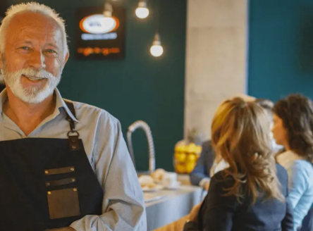 Als 65-plusser werken in de hospitality? Bij 65plus kan het!